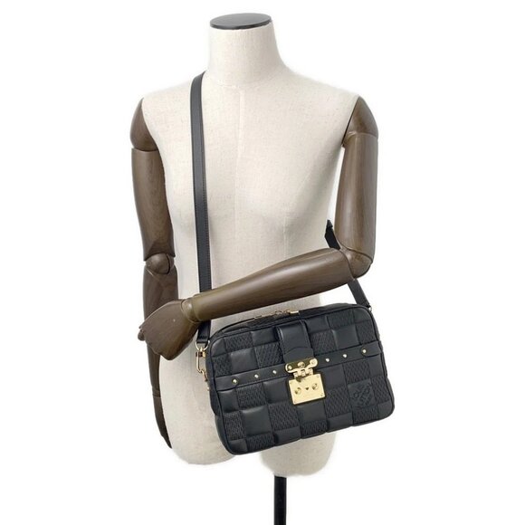 LOUIS VUITTON Troca Size MM Damier Quilt Leather Noir - Picture 1 of 15